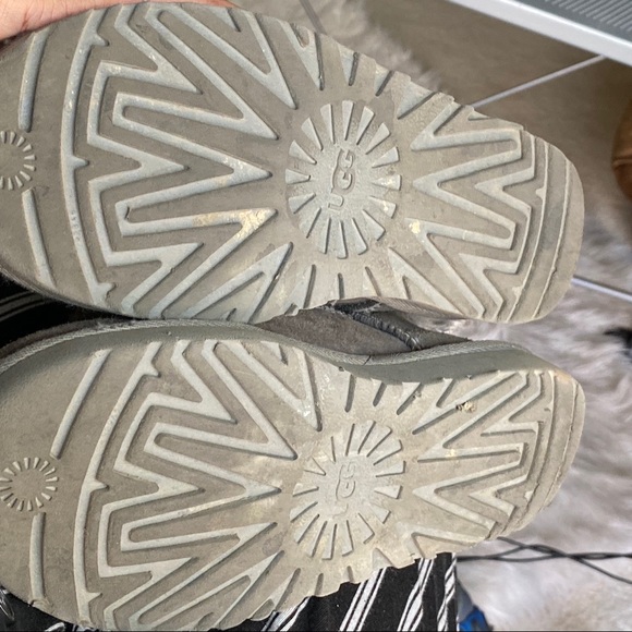 Bailey Bow UGGS - Picture 6 of 7